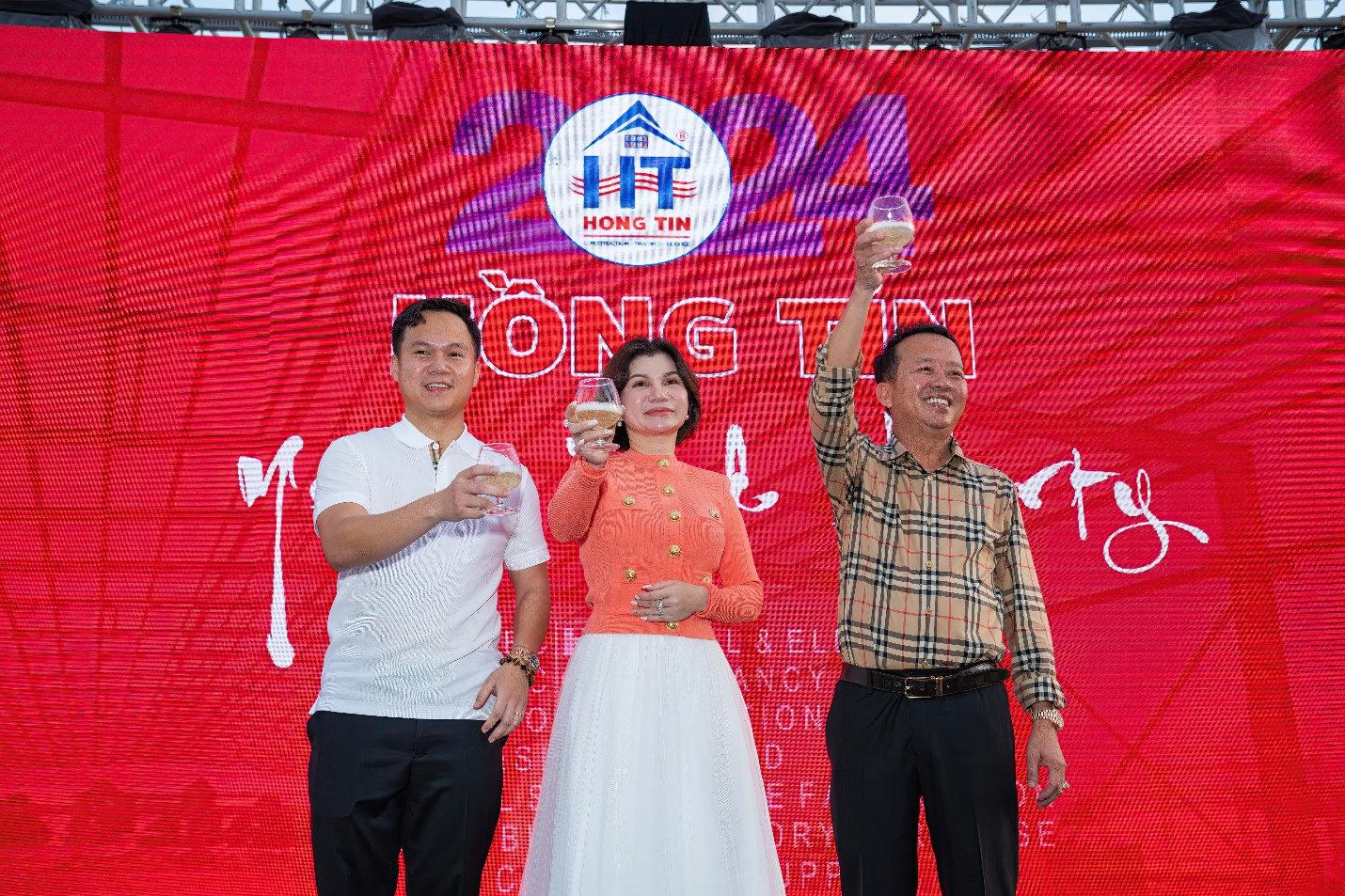 HONG TIN 大家庭